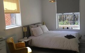 Sunny Studio Flat Right At The Beach